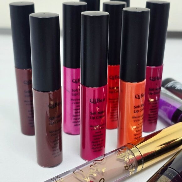 Lipstick Vault ✦ 22 Shades + Lipliner ✦ Glitter Mascara & Eyelash Curler Set NWT - Picture 3 of 13